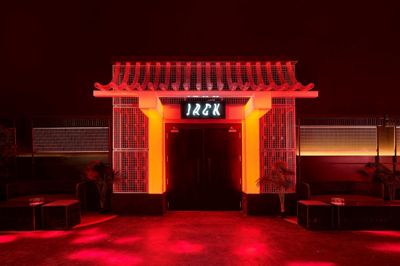 MU:IN Bangkok – JACK ห้องที่สองในกรอบประตูเคลือบเงา ออกแบบภายในโดย Gratitude Design